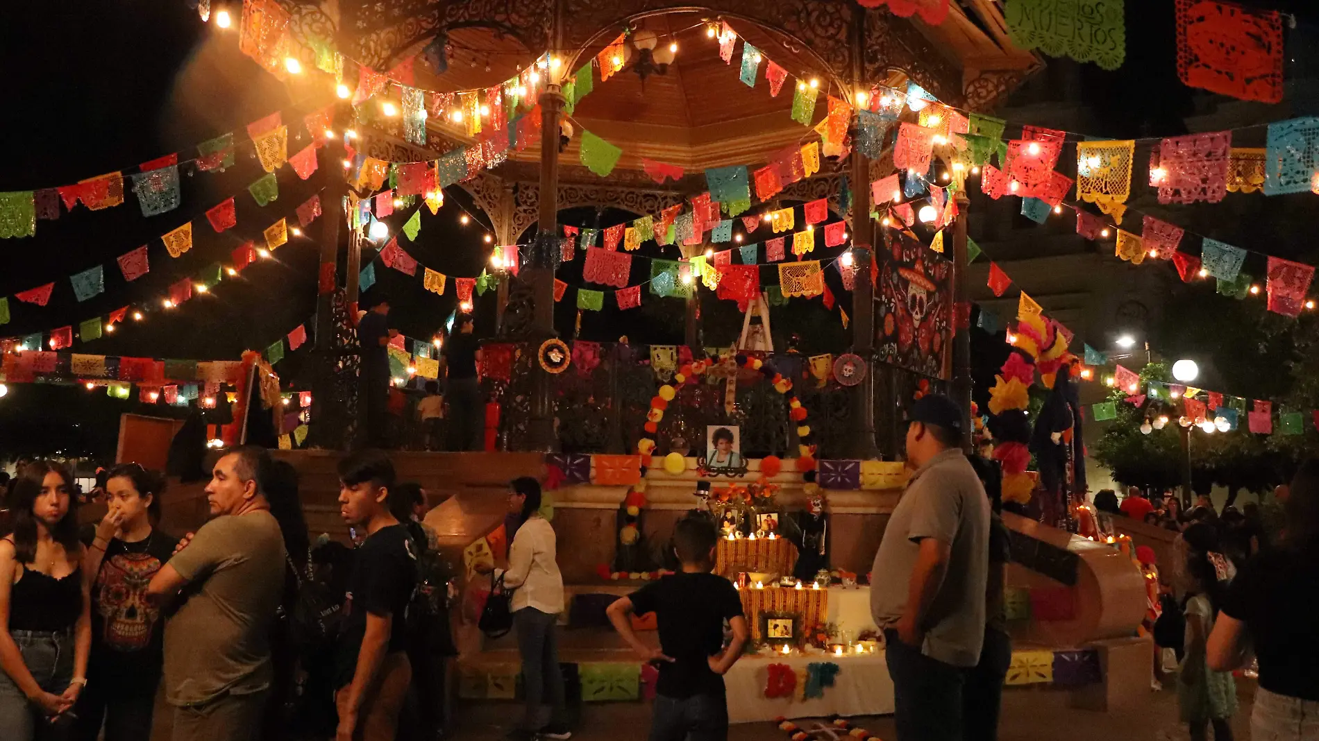 Marcha catrinas Día de Muertos